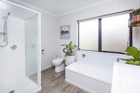 Photo of property in 23 Percy Kinsman Crescent, Riverstone Terraces, Upper Hutt, 5018