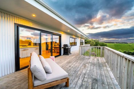 Photo of property in 22b Saint Ives Grove, Whalers Gate, New Plymouth, 4310