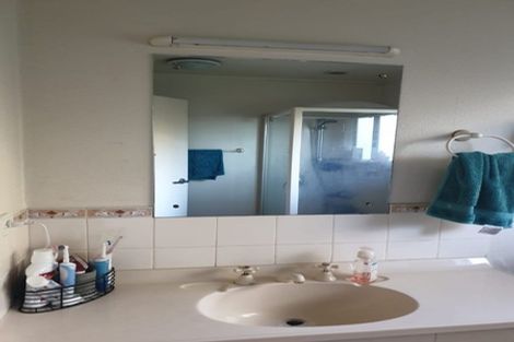 Photo of property in 363a Glenfield Road, Glenfield, Auckland, 0629