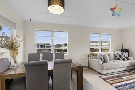Photo of property in 27 Mossburn Grove, Kelson, Lower Hutt, 5010