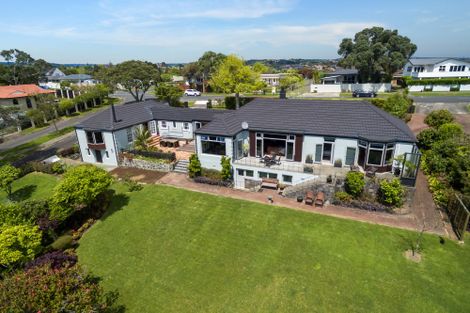 Photo of property in 30 Paparoa Road, Cockle Bay, Auckland, 2014