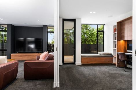 Photo of property in 49 Saint Andrews Square, Strowan, Christchurch, 8052