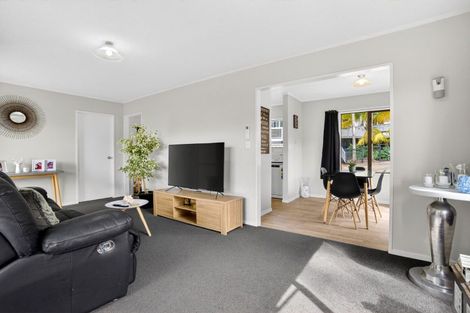 Photo of property in 8 Wirihana Road, Titirangi, Auckland, 0604