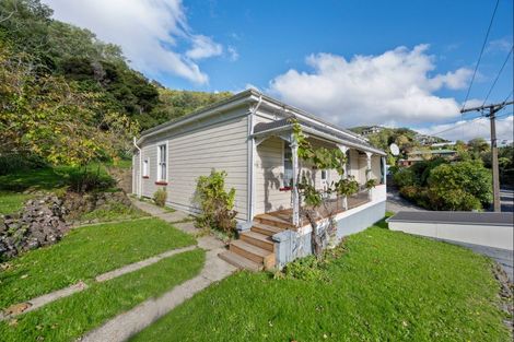 Photo of property in 15 Milton Terrace, Picton, 7220