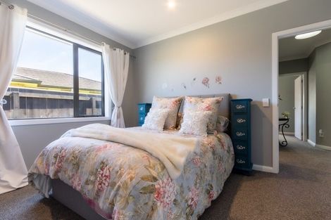 Photo of property in 14 Bridford Way, Paraparaumu, 5032