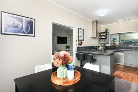 Photo of property in 6 Willowstream Grove, Cloverlea, Palmerston North, 4412