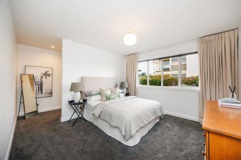 Photo of property in 5 Fairway Grove, Hokowhitu, Palmerston North, 4410