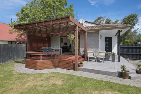 Photo of property in 27 Momorangi Crescent, Redwood, Christchurch, 8051