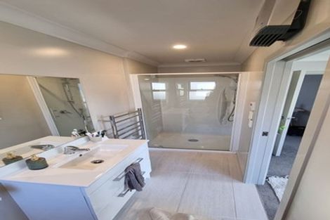 Photo of property in 25 Brindle Way, Newlands, Wellington, 6037