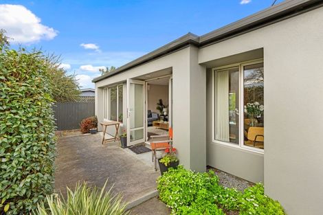 Photo of property in 2 Woodfield Lane, Redwood, Christchurch, 8051
