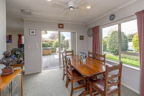 Photo of property in 10 Oak View Place, Greytown, 5712