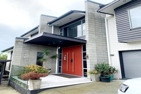 Photo of property in 37 Newington Road, Henderson, Auckland, 0612