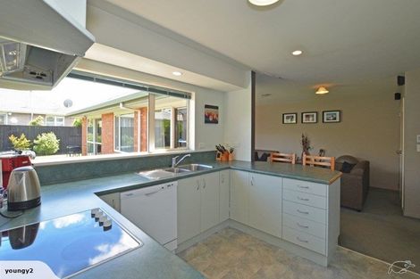 Photo of property in 21 Sutton Place, Dallington, Christchurch, 8061