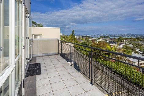 Photo of property in 18/166 Mokoia Road, Chatswood, Auckland, 0626