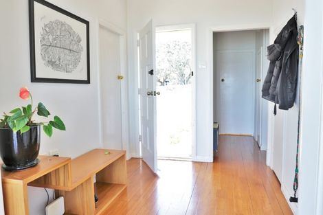 Photo of property in 95 Stanley Point Road, Stanley Point, Auckland, 0624