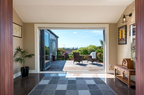 Photo of property in 30 Paparoa Road, Cockle Bay, Auckland, 2014