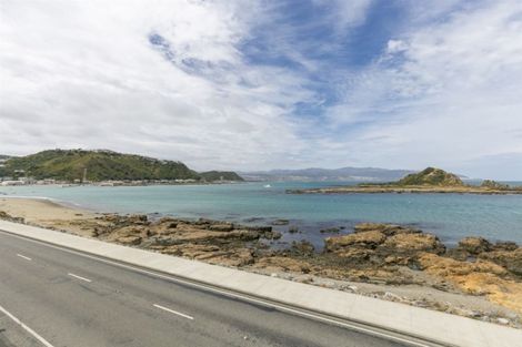 Photo of property in 330 The Esplanade, Island Bay, Wellington, 6023