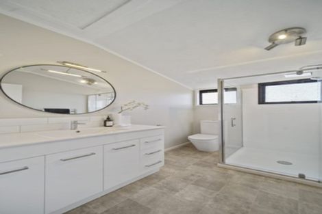 Photo of property in 2/127 Bucklands Beach Road, Bucklands Beach, Auckland, 2012