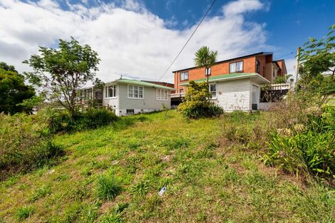Photo of property in 84 Awaroa Road, Sunnyvale, Auckland, 0612