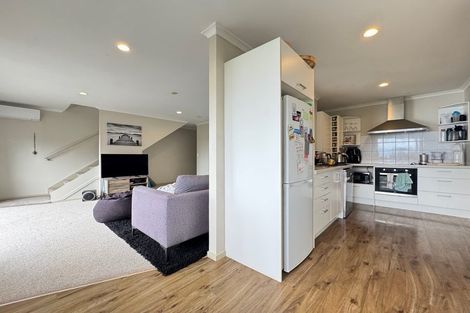 Photo of property in Onslow Heights, 17d Onslow Road, Khandallah, Wellington, 6035