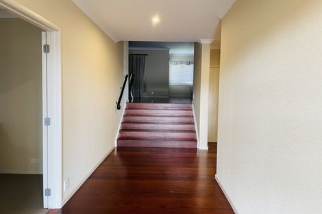 Photo of property in 10 Wye Oak Drive, Schnapper Rock, Auckland, 0632