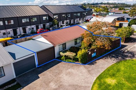 Photo of property in 3/121 Bruce Mclaren Road, Henderson, Auckland, 0612