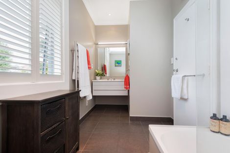 Photo of property in 30 Paparoa Road, Cockle Bay, Auckland, 2014