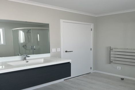 Photo of property in 18 Koru Loop, Paraparaumu, 5032