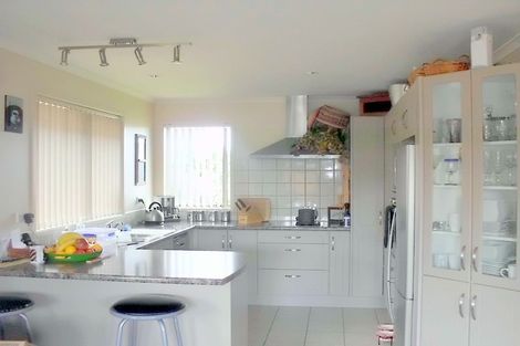 Photo of property in 16 Grabella Place, Papamoa Beach, Papamoa, 3118