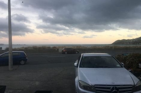 Photo of property in 2/30 Lyall Parade, Lyall Bay, Wellington, 6022