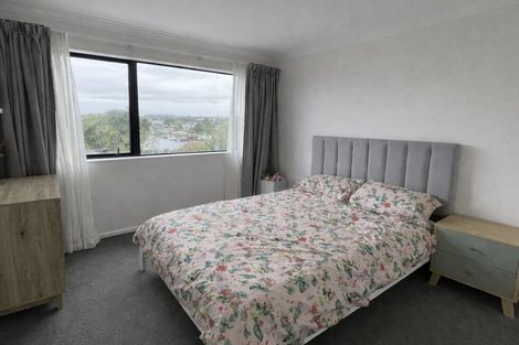Photo of property in 118c Kervil Avenue, Te Atatu Peninsula, Auckland, 0610