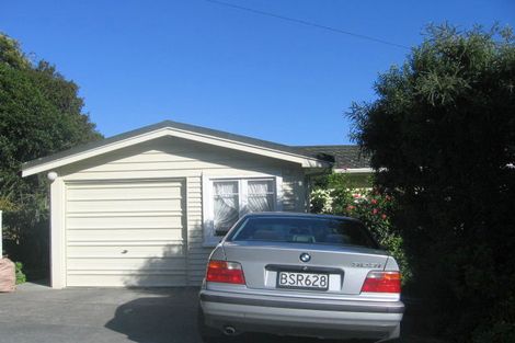 Photo of property in 24 Taungata Road, York Bay, Lower Hutt, 5013