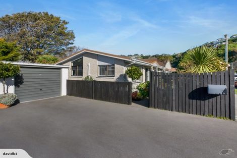 Photo of property in 2/11 Taupata Street, Redcliffs, Christchurch, 8081