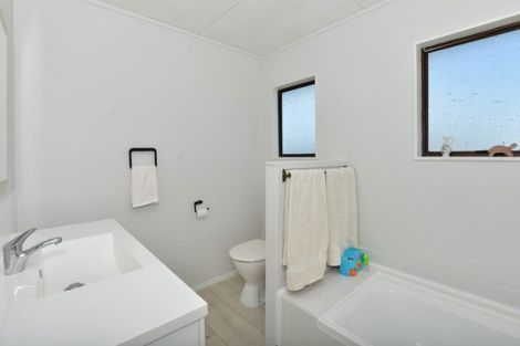 Photo of property in 28 Manaia View Road, One Tree Point, 0118