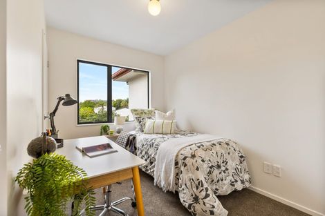 Photo of property in 6/42 Fields Parade, Oteha, Auckland, 0632