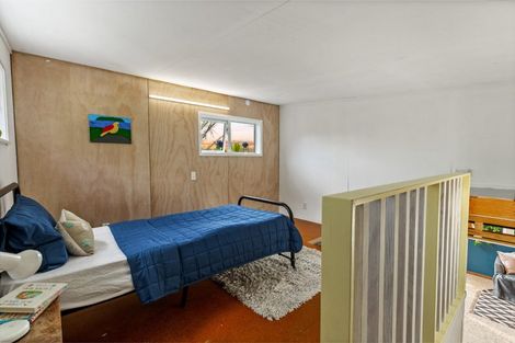 Photo of property in 132 Seaview Road, Piha, New Lynn, 0772