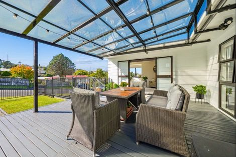Photo of property in 43 Athena Drive, Totara Vale, Auckland, 0629