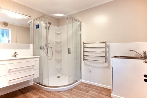 Photo of property in 52a Brooker Grove, Newlands, Wellington, 6037