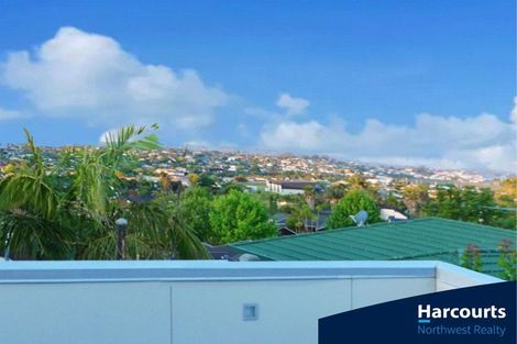 Photo of property in 148 Luckens Road, West Harbour, Auckland, 0618