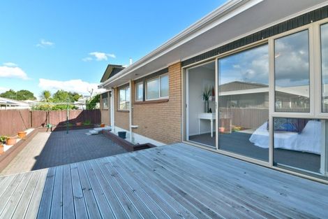 Photo of property in 2/24 Tamariki Avenue, Kelston, Auckland, 0602