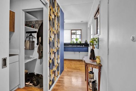 Photo of property in 15 Kauri Street, Inglewood, 4330