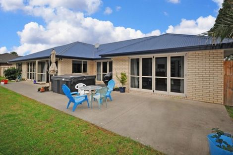Photo of property in 5 Ernest Shackleton Place, Waiuku, 2123