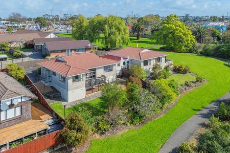 Photo of property in 2/10 Kentigern Close, Pakuranga, Auckland, 2010