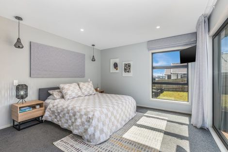 Photo of property in 20 Queen Charlotte Drive, Aotea, Porirua, 5024