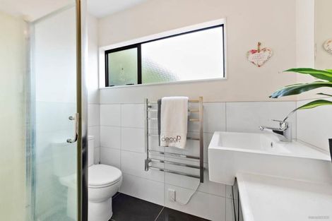 Photo of property in 5 Spears Place, Botany Downs, Auckland, 2010