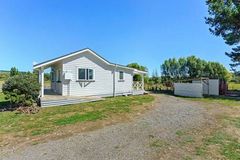 Photo of property in 103a Waikawa Beach Road, Manakau, Levin, 5573