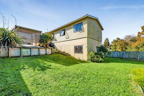 Photo of property in 19 Chartwell Drive, Eltham, 4322