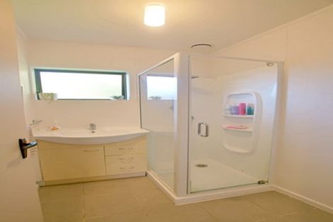 Photo of property in 2/13 Frank Evans Place, Henderson, Auckland, 0610