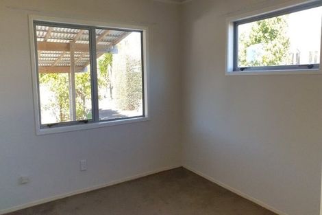 Photo of property in 3 Gazelle Avenue, Beach Haven, Auckland, 0626