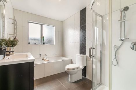Photo of property in 113e Sunnyside Road, Sunnyvale, Auckland, 0612